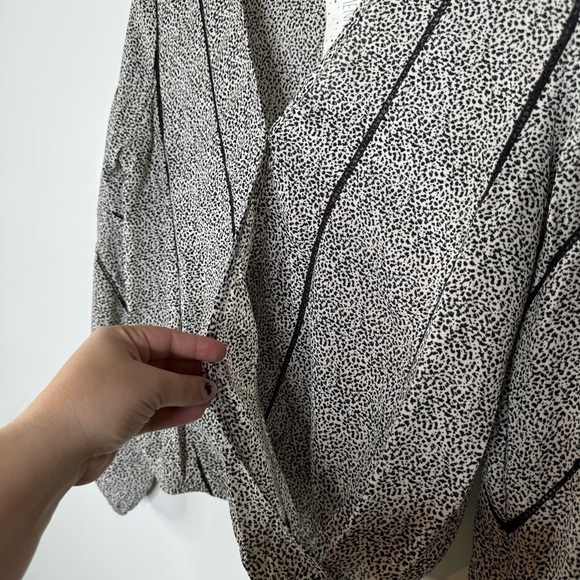 Sienna Sky NWT Wrap Front Blouse Size Medium - Picture 4 of 5